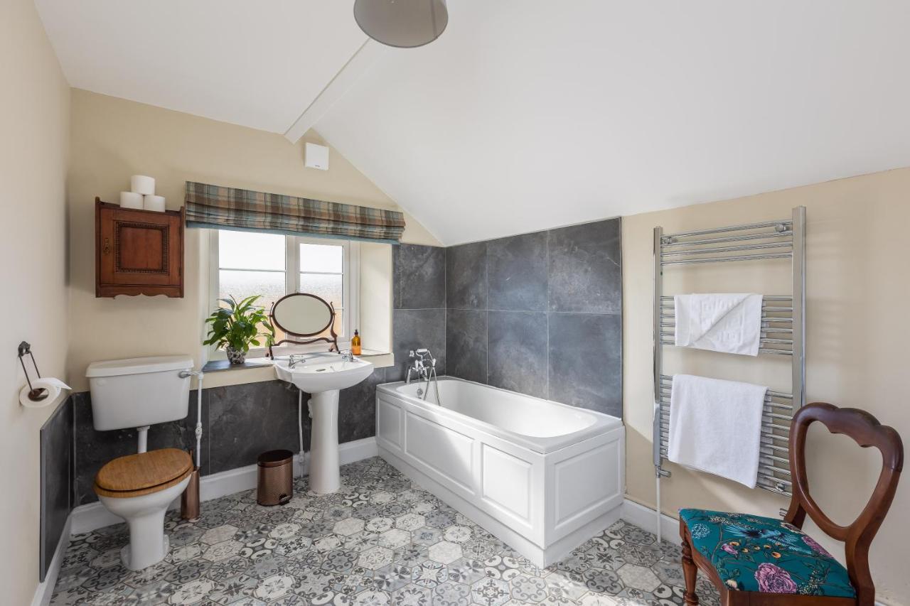 Luxury Farmhouse With Stunning Views And Hot Tub Ebberston Zewnętrze zdjęcie