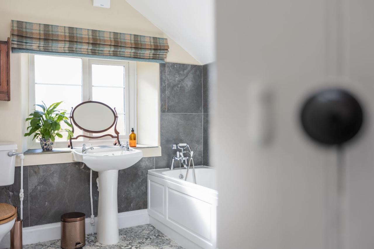 Luxury Farmhouse With Stunning Views And Hot Tub Ebberston Zewnętrze zdjęcie